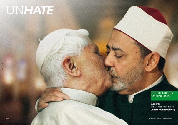 حقيقة صورة تقبيل شيخ الازهر و بابا الفاتيكان