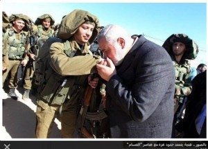 حقيقة  صور لعبور اسماعيل هنية من المعابر الاسرائيلية وتقبيله ليد جندي اسرائيلي