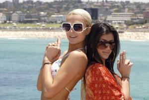 Paris-Hilton-Kim-Kardashian-Louis-Vuitton-Bags-Bondi-Beach-Sydney-Australia-12282006-08