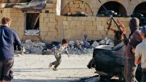 حقيقة فيديو لطفل سوري ينقذ شقيقته تحت وابل من الرصاص