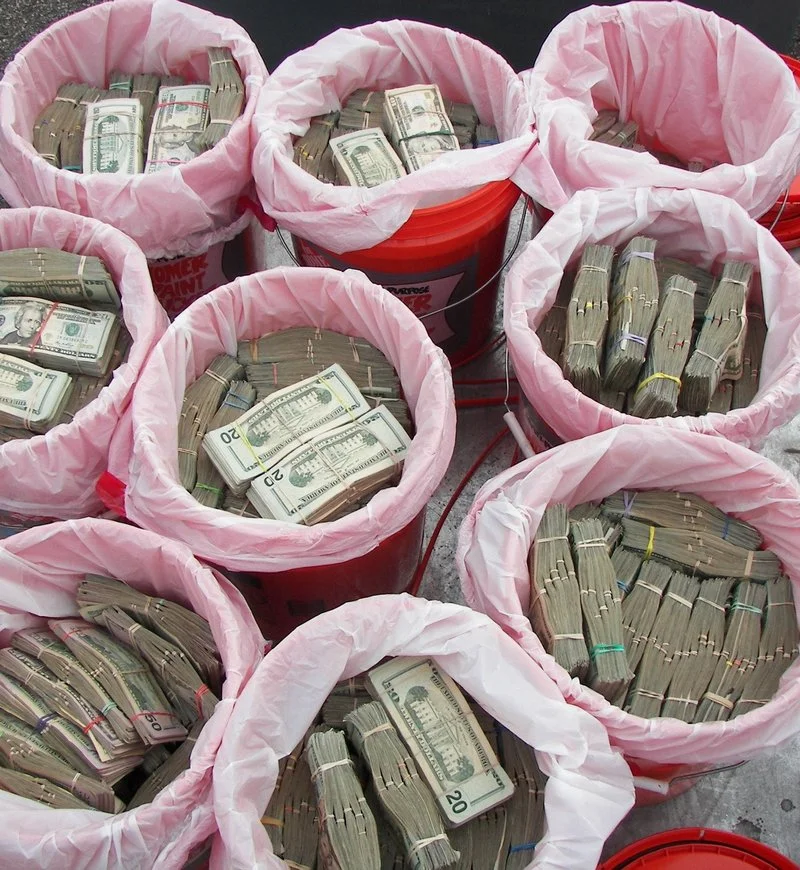 حقيقة ضبط الشرطة لدولارات الصرافة قبل تهريبها حقيقة ضبط الشرطة لدولارات الصرافة قبل تهريبها