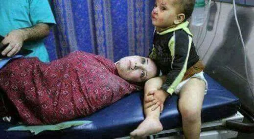 حقيقة صورة طفل بجوار أمه في تفجير الكنيسة البطرسية حقيقة صورة طفل بجوار أمه في تفجير الكنيسة البطرسية