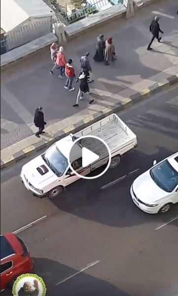 حقيقة فيديو للشرطة في الاسكندرية بتقول خدها في ايدك وروح بدل ماتتعلق